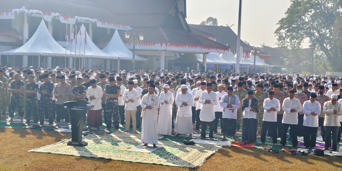 Gubernur Kalteng Ikuti Sholat Istisqo di Kobar, Ikhtiar Lahir dan Batin Hadapi Karhutla