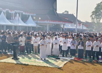 Gubernur Kalteng Ikuti Sholat Istisqo di Kobar, Ikhtiar Lahir dan Batin Hadapi Karhutla