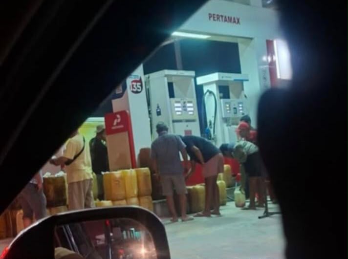Warga Soroti Pengisian BBM Menggunakan Galon di SPBU Pangkalan Banteng