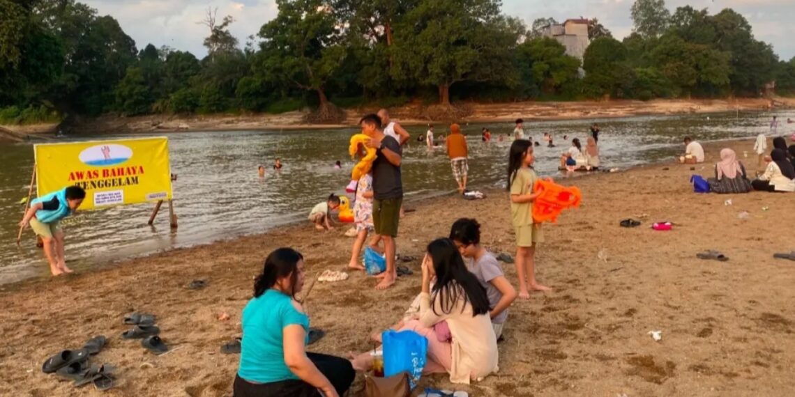 Hamparan Pasir Sungai Lamandau Jadi Destinasi Wisata Dadakan, Bupati Imbau Pengunjung Utamakan Keselamatan