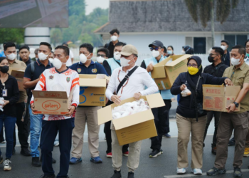 Gubernur Kalteng Bagikan Masker, Perkuat Penanganan Dampak Karhutla
