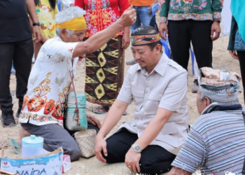 Bupati Masduki Hadiri Ritual Adat Menuba Meminta Hujan di Desa Jihing