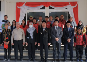 Bupati Masduki Lepas Kontingen O2SN dan FLS2N Sukamara ke Tingkat Nasional