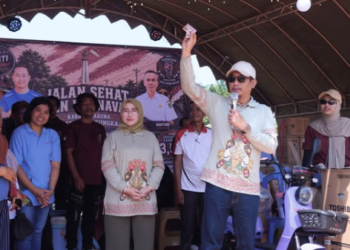 Bupati Masduki Buka dan Lepas Karnaval HUT ke-81 RI di Bukit Sungkai