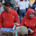 Bupati Sukamara dan Ketua TP-PKK Bagikan Susu dan Masker untuk Warga Ajang