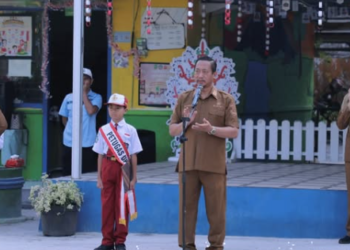 Perhatian Bupati Sukamara terhadap Kesehatan Anak, Siswa Terima Susu dan Masker Gratis
