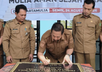 Bupati Sukamara Resmikan Tribun Lapangan Sepak Bola Mulia Aman Sejahtera