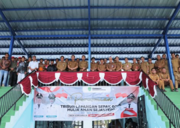 Bupati Sukamara Resmikan Tribun Lapangan Sepak Bola Mulia Aman Sejahtera