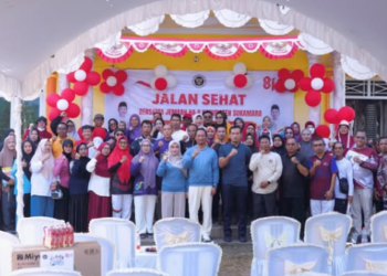 Bupati Sukamara Lepas Jalan Sehat Bersama Jemaah Haji