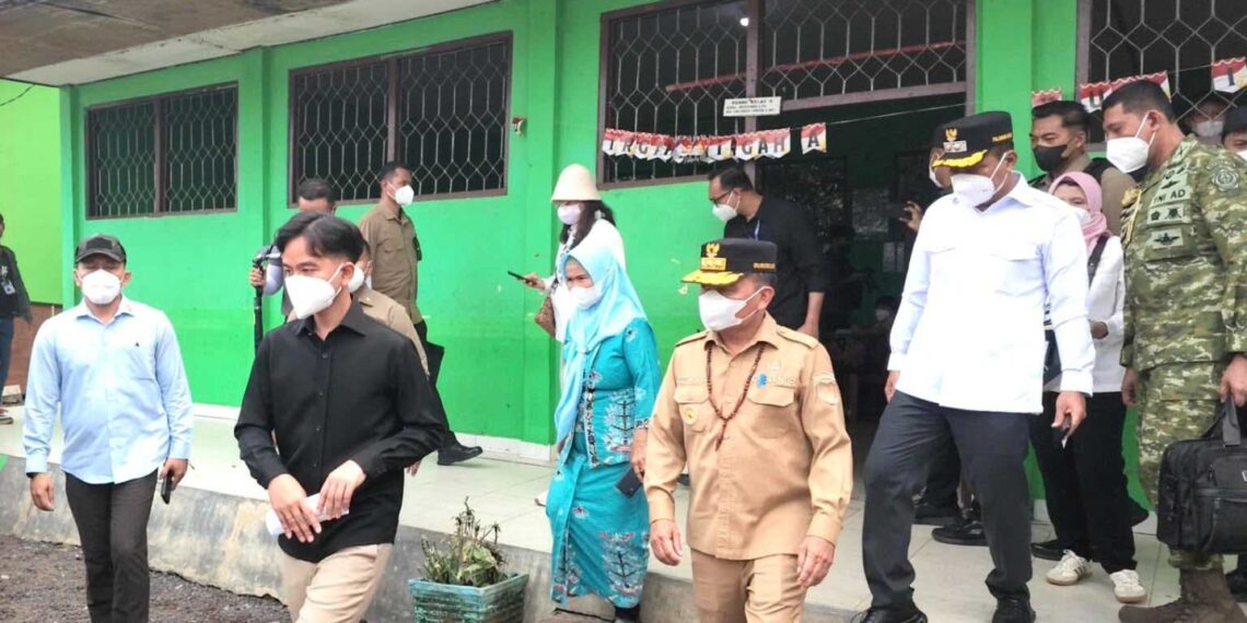 Karhutla Kalteng Jadi Perhatian, Wapres Gibran Tinjau Sekolah di Palangka Raya