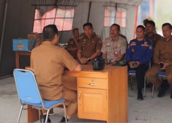 Bupati Masduki Sapa Siswa SDN Laman, Bagikan Susu dan Masker