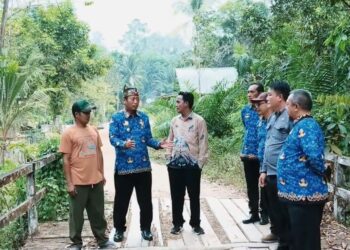 Bupati Masduki Tinjau Jalan dan Jembatan Desa Kenawan, Siapkan Peningkatan Infrastruktur