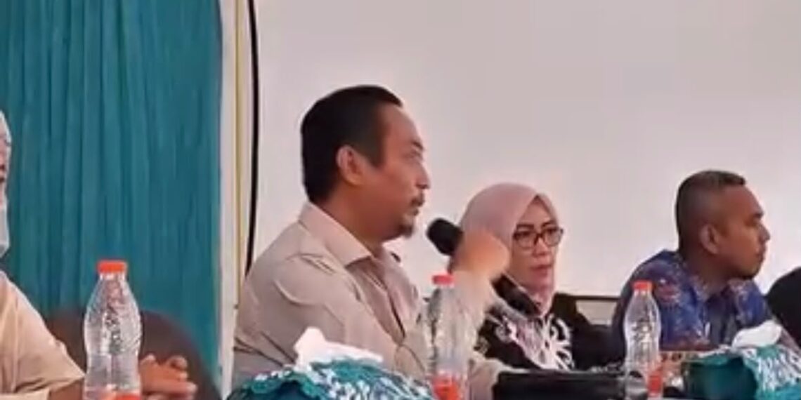 Desa di Balai Riam dan Permata Kecubung Terima Bantuan Alat Pemadam Kebakaran