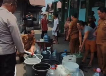 Warga Sukamara Terima Bantuan Air Bersih Gratis di Tengah Musim Kemarau