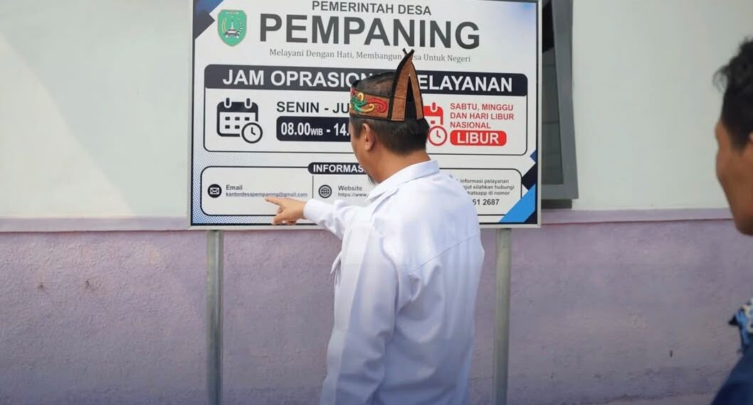 Bupati Sukamara Tinjau Pelayanan di Kantor Desa Pempaning