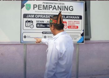 Bupati Sukamara Tinjau Pelayanan di Kantor Desa Pempaning