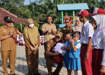 Hari Pertama Sekolah, Bupati Masduki Tegaskan Komitmen Cegah Anak Putus Sekolah
