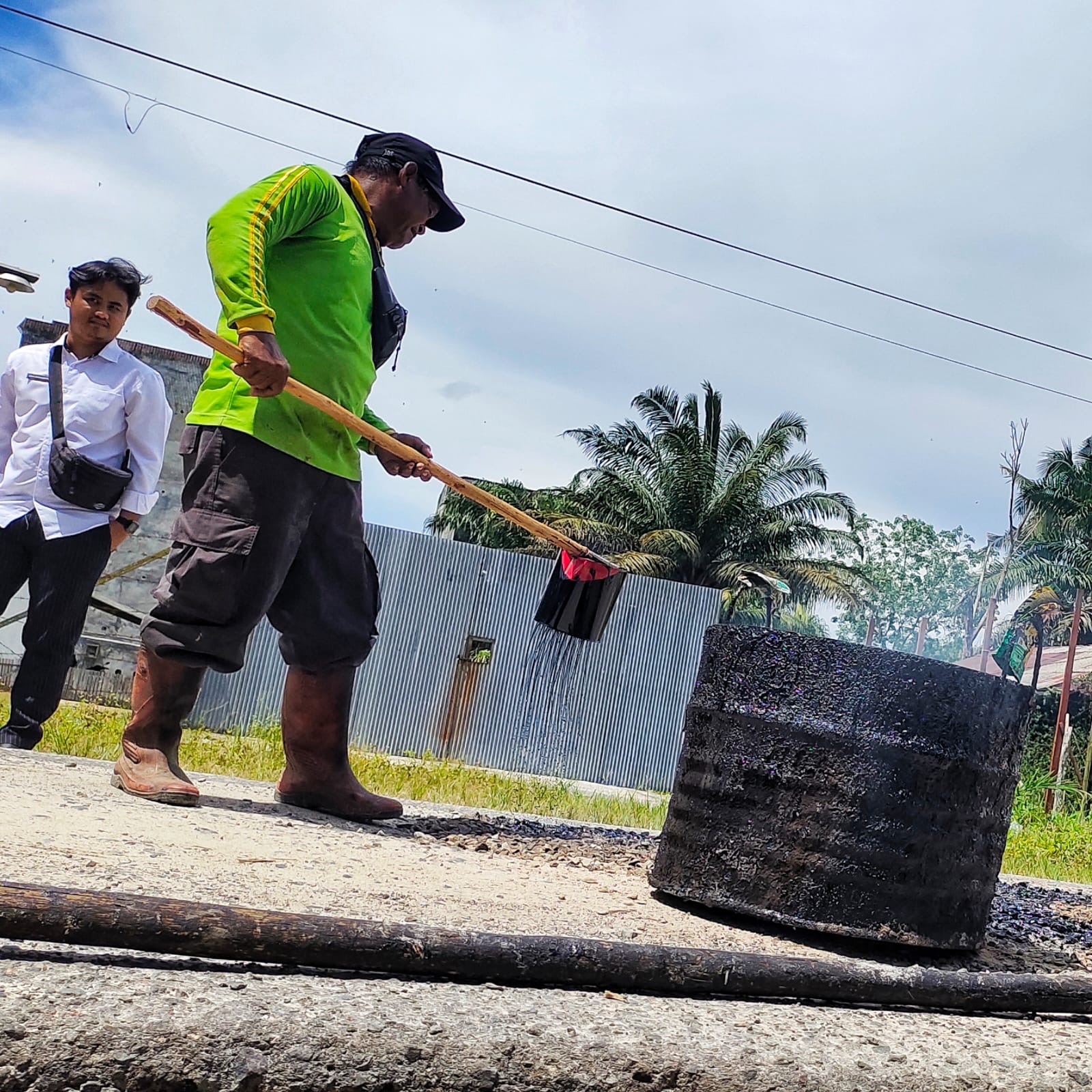 PUPR Kobar Perbaiki Jalan Berlubang di Sepanjang Jalan Jenderal Sudirman
