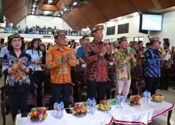 Gubernur Lepas Semangat Kontingen Pesparawi Kalteng Menuju Ajang Nasional